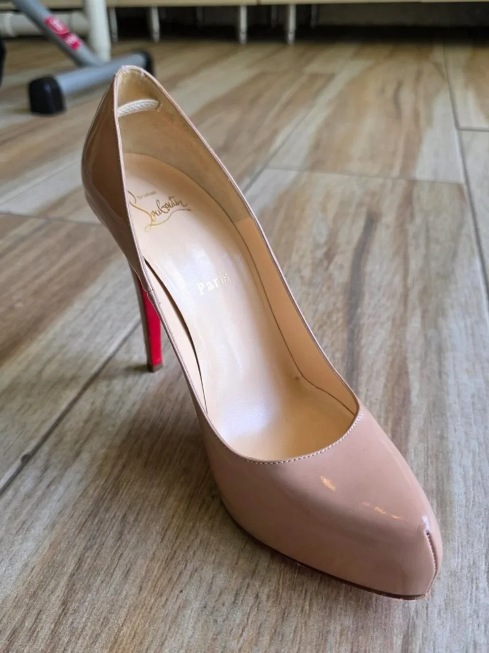 Christian Louboutin Rolando Nude Patent Leather Pumps 39.5